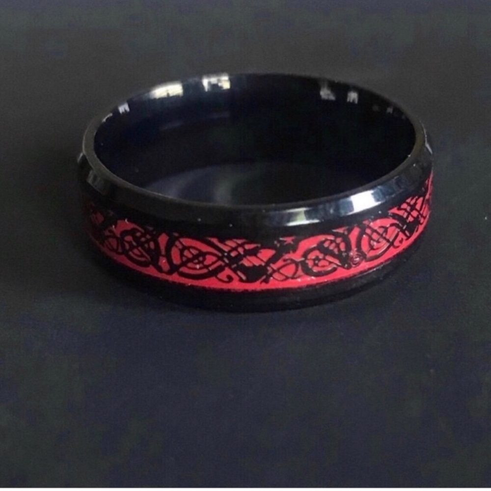 Black and Red Men's Celtic Pattern Band Ring